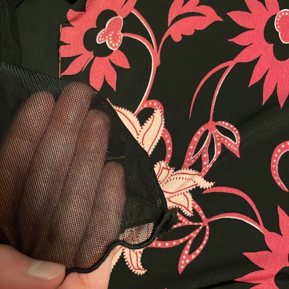 4/$20 | Black and Pink Floral Long sleeve Blouse with sheer sleeves - Picture 4 of 7